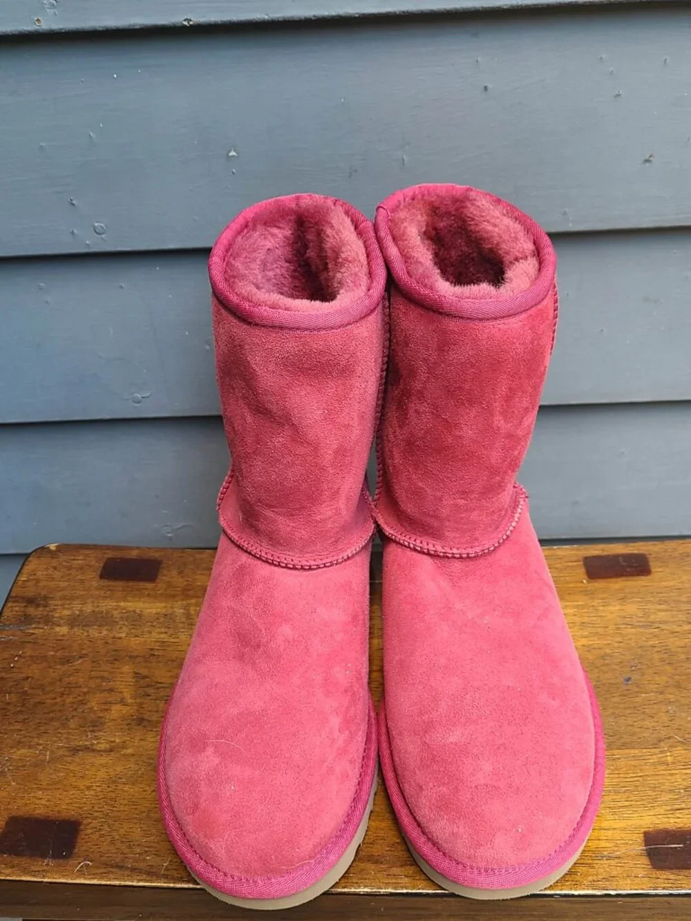UGG Classic Short Suede Boot in Red Real Shearling NWT size 8